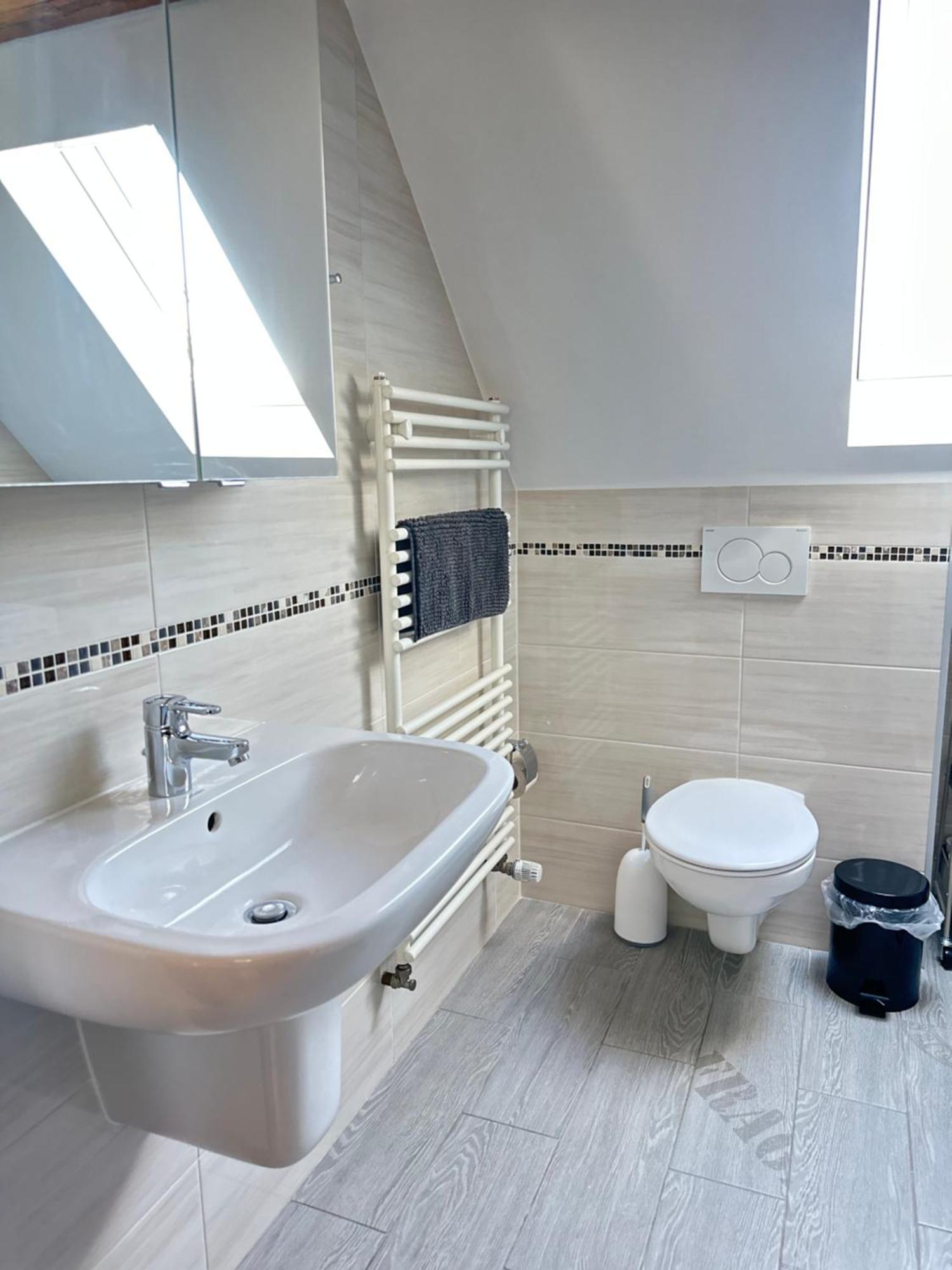 1 Zimmer Wohnung Dg Mit Klimaanlage Und Kleinen Balkon Oedheim Kültér fotó
